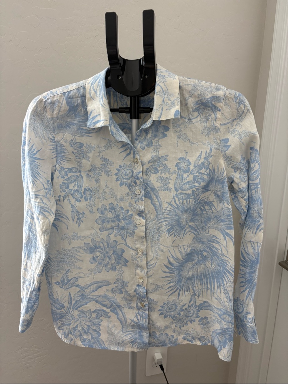 J. Jill Everyday Linen Button-Front Shirt 100% Linen Blue
Floral Blouse Size XSP